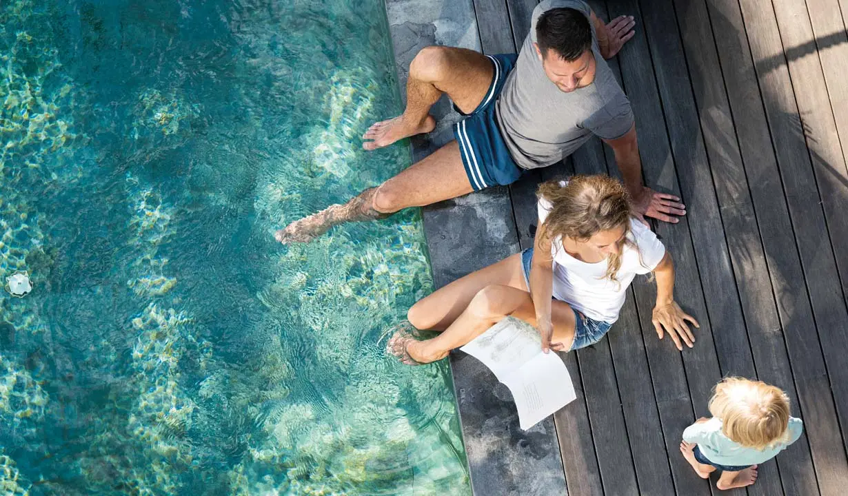 Badefreuden im Garten mit eigenem Swimmingpool